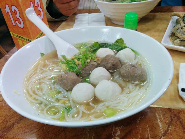 Teochew rice noodle soup with two types of meatballs (潮州双丸粉面） 20 Yuan